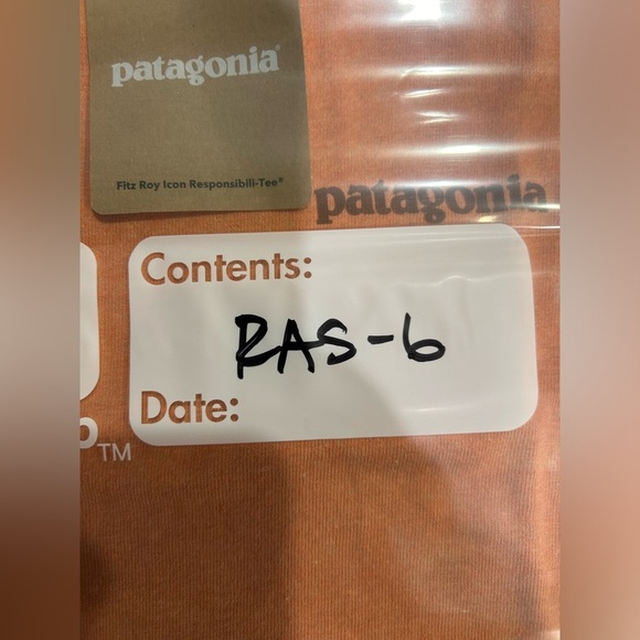 Patagonia Men's Medium Fitz Roy Icon Responsibili-Tee T-Shirt Orange Melon NWT - Picture 10 of 10
